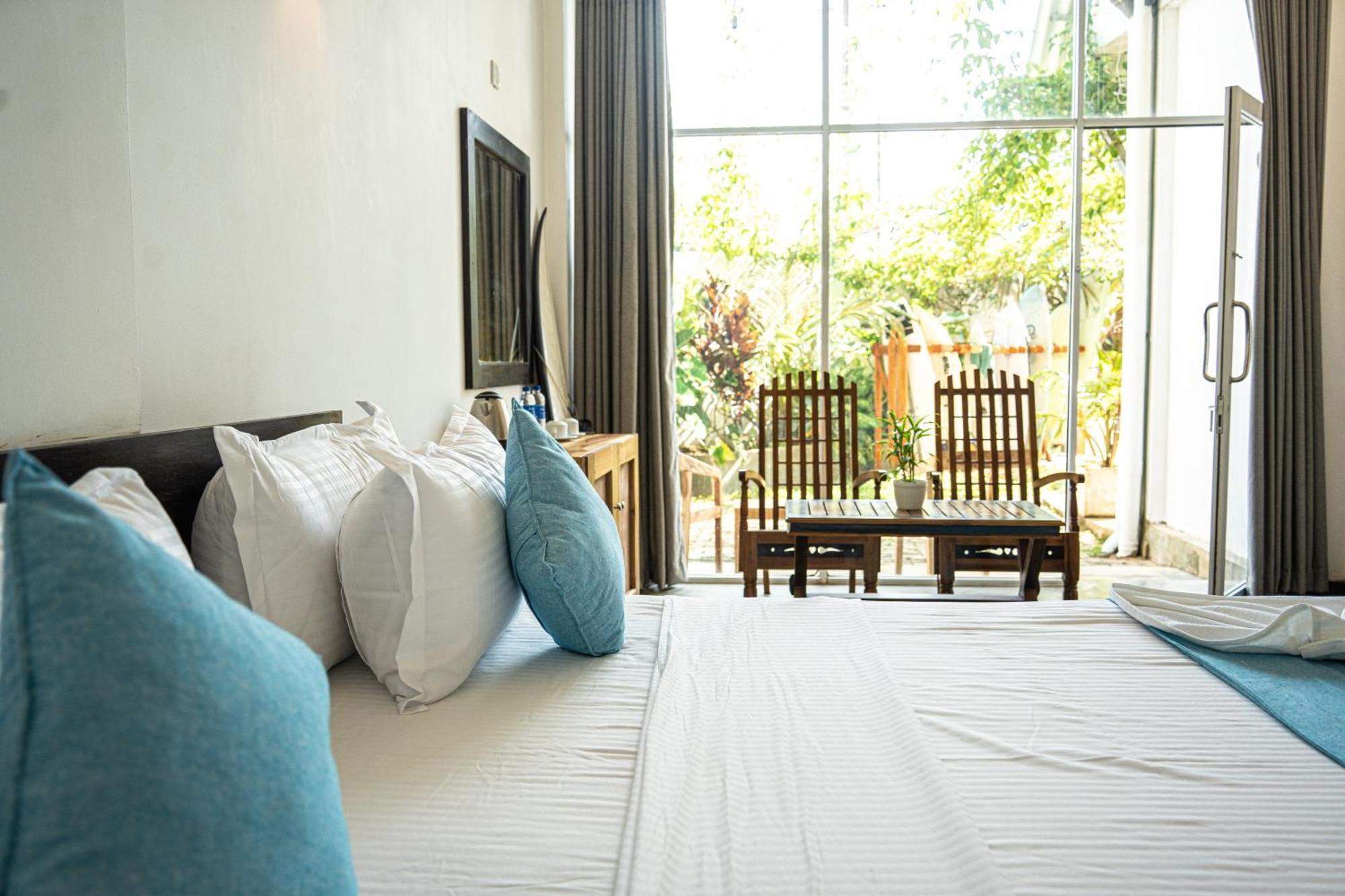 Cocos Hotel Midigama Luaran gambar