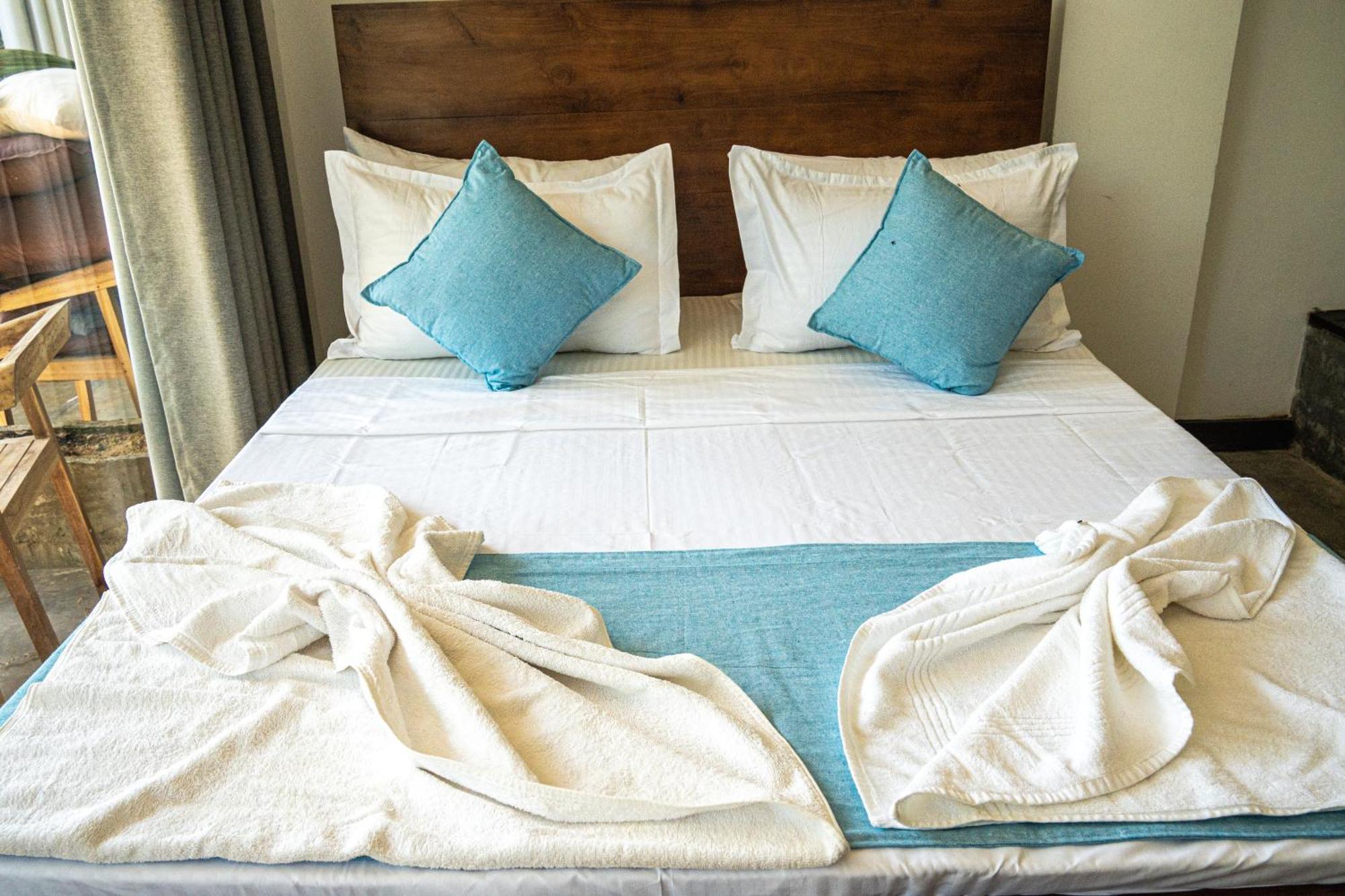 Cocos Hotel Midigama Luaran gambar
